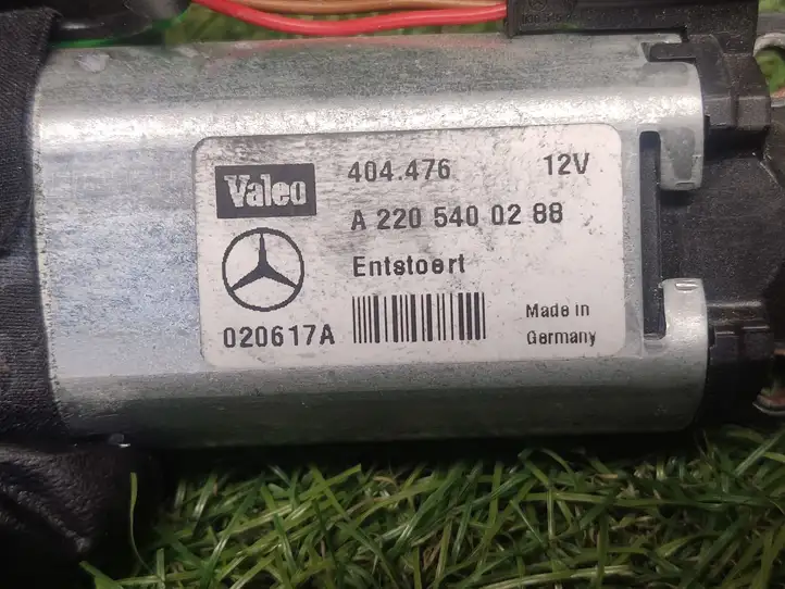 Mercedes-Benz E W211 (2002 - 2009)  A2205400288 Электрический двигатель регулировки положения руля