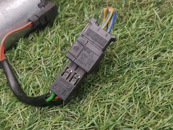 Mercedes-Benz E W211 (2002 - 2009)  A2205400288 Электрический двигатель регулировки положения руля