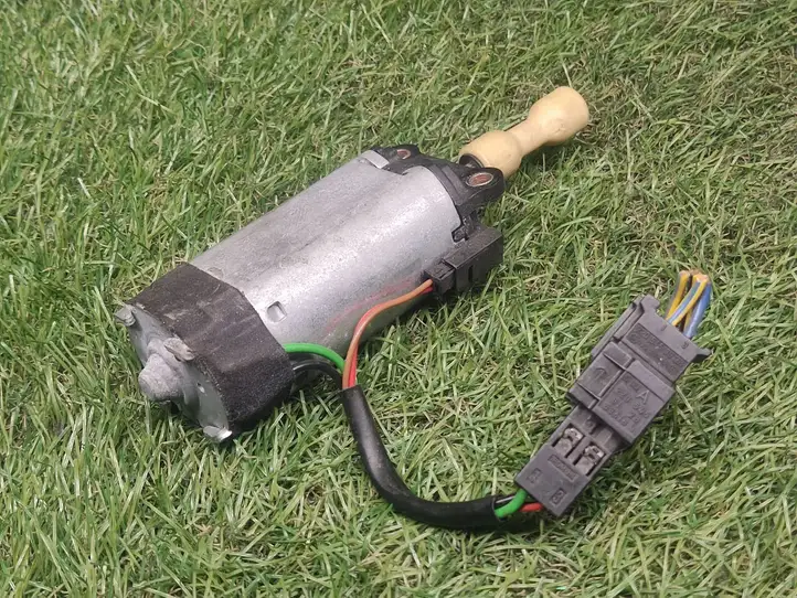 Mercedes-Benz E W211 (2002 - 2009)  A2205400288 Электрический двигатель регулировки положения руля