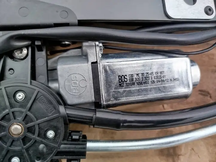 Lexus GS250 300 350 300h 450h (2011 - 2015) 8591130030 Электрическая шторка заднего стекла — фото 2