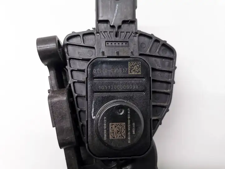 Tesla Model 3 (2017 - 2023) D1908-095617 Педаль акселератора — фото 3