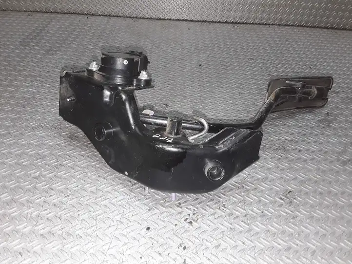 Toyota Corolla Verso AR10 (2004 - 2009) 8928152021 Педаль акселератора — фото 1