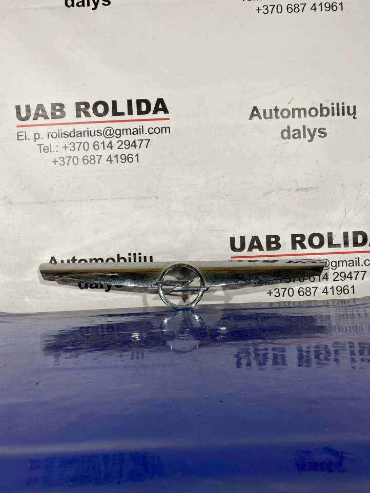 Opel Astra (2004 - 2009)  13264451 Верхняя решётка