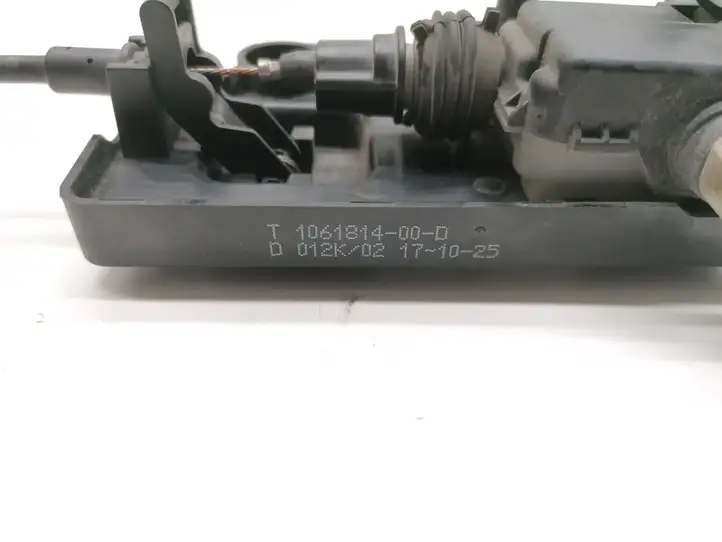Tesla Model S (2016 - 2021) 1061814-00-D Ручка открытия капота — фото 2