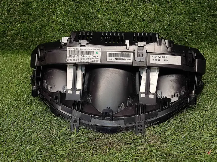 Mercedes-Benz C W204 (2007 - 2014) A2049002705 Спидометр — фото 5