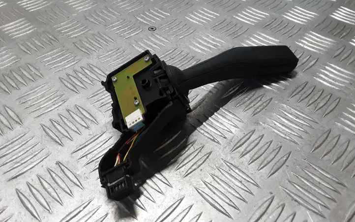 Seat Altea (2004 - 2009)  1K0953513A Ручка поворотов/ фонарей