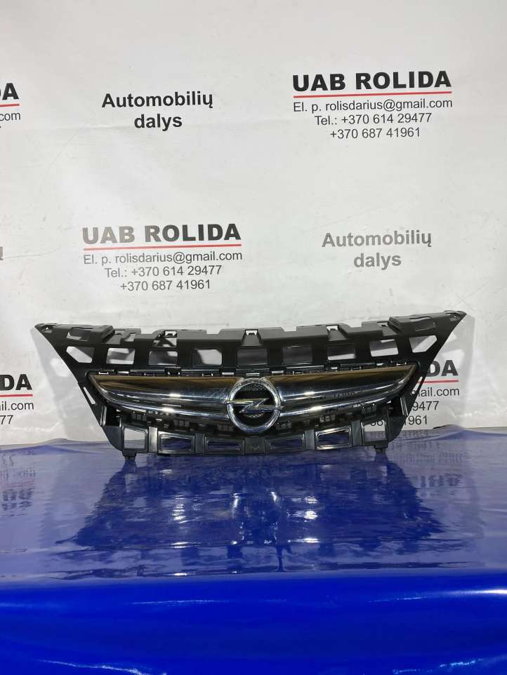 Opel Astra (2009 - 2012)  13264582 Верхняя решётка
