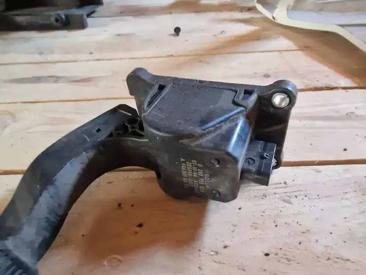 Volkswagen Crafter (2006 - 2016)  A9063000404 Педаль акселератора