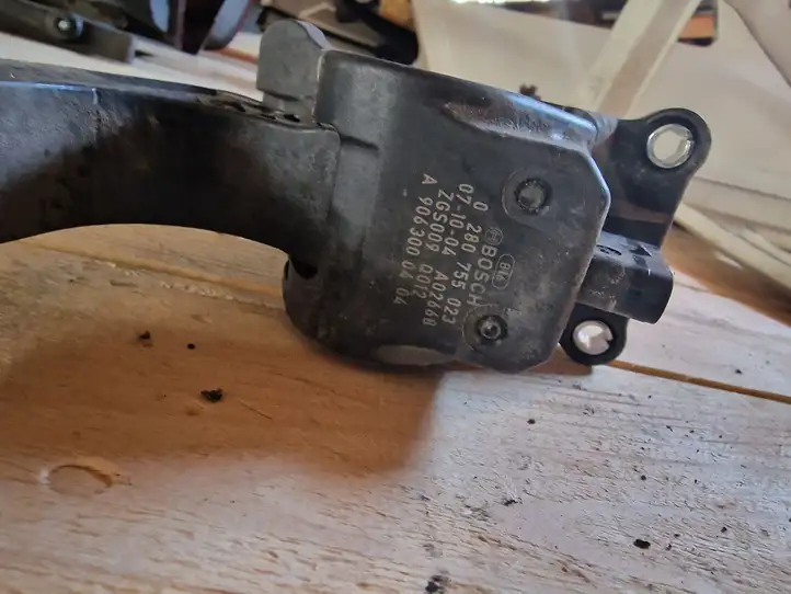 Volkswagen Crafter (2006 - 2016)  A9063000404 Педаль акселератора