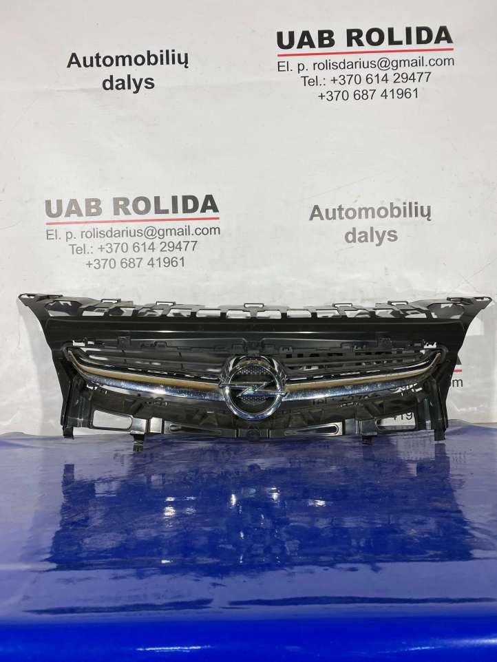 Opel Astra (2009 - 2012)  13368851 Верхняя решётка