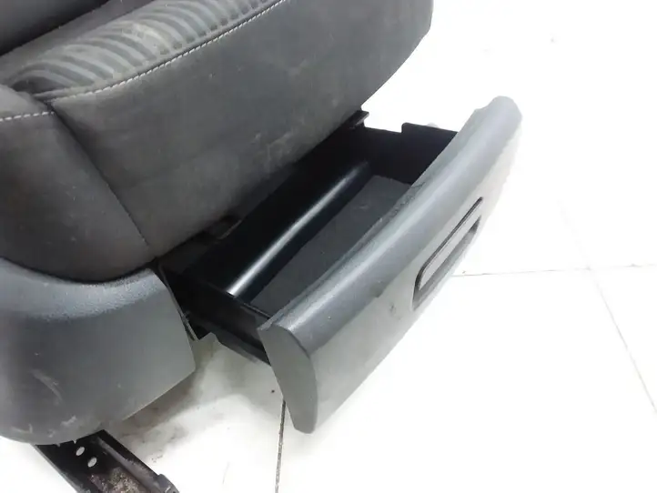 Seat Alhambra (Mk2) (2010 - 2017) 8R0881106C Переднее сиденье пассажира — фото 3