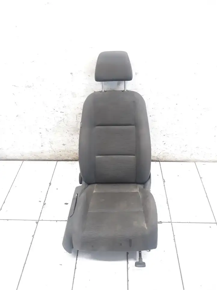 Volkswagen Touran I (2003 - 2010) 1K4881106ME Переднее сиденье пассажира — фото 1