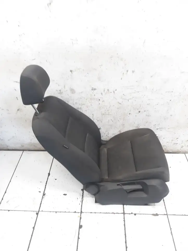 Volkswagen Touran I (2003 - 2010) 1K4881106ME Переднее сиденье пассажира — фото 3