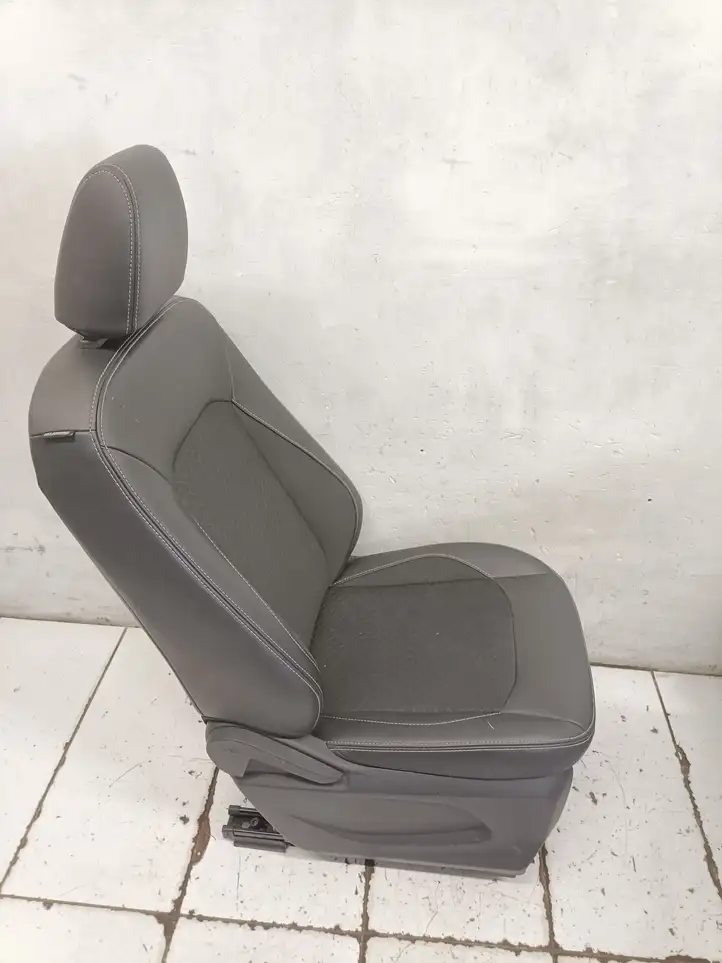 Ford Ecosport (2013 - 2018) Переднее сиденье пассажира — фото 2