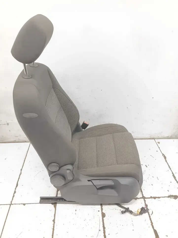 Volkswagen Touran I (2003 - 2010) Переднее сиденье пассажира — фото 2