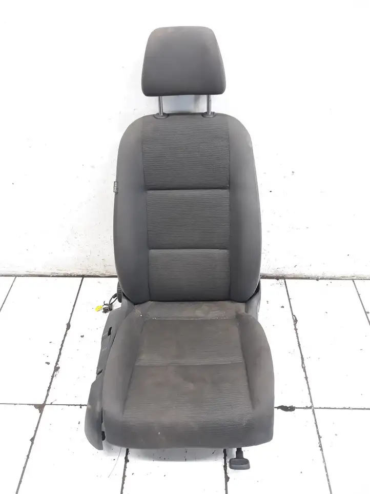 Volkswagen Touran I (2003 - 2010) 1K4881196ME Переднее сиденье пассажира — фото 1