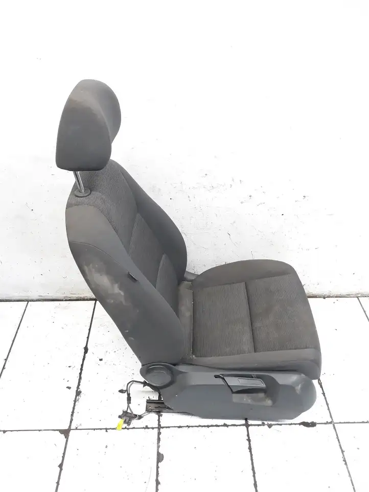 Volkswagen Touran I (2003 - 2010) 1K4881196ME Переднее сиденье пассажира — фото 3