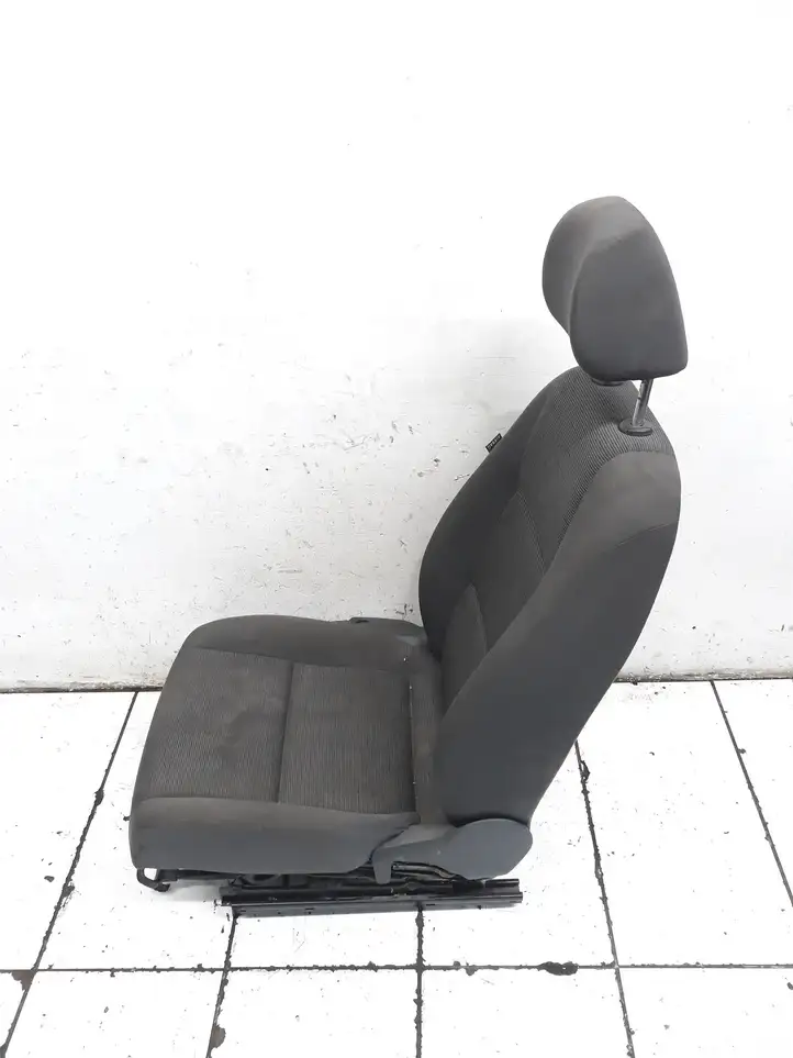 Volkswagen Touran I (2003 - 2010) 1K4881196ME Переднее сиденье пассажира — фото 4