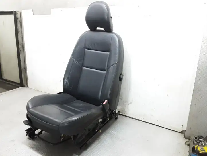 Volvo V50 (2004 - 2008)   Переднее сиденье пассажира