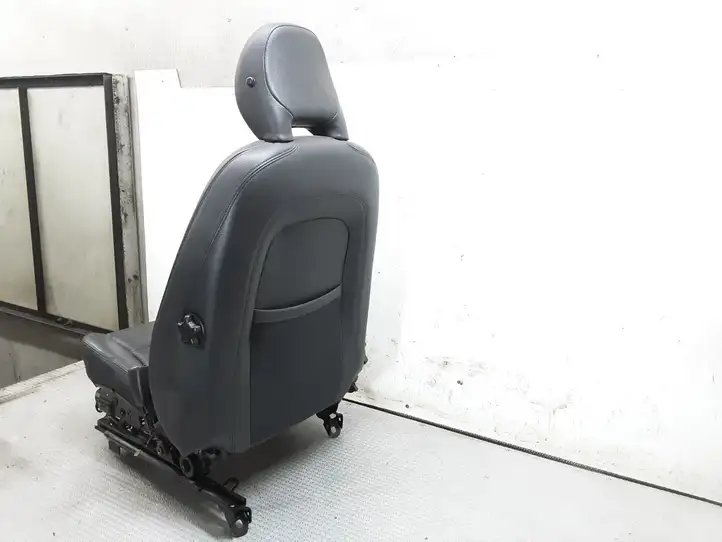 Volvo V50 (2004 - 2008)   Переднее сиденье пассажира