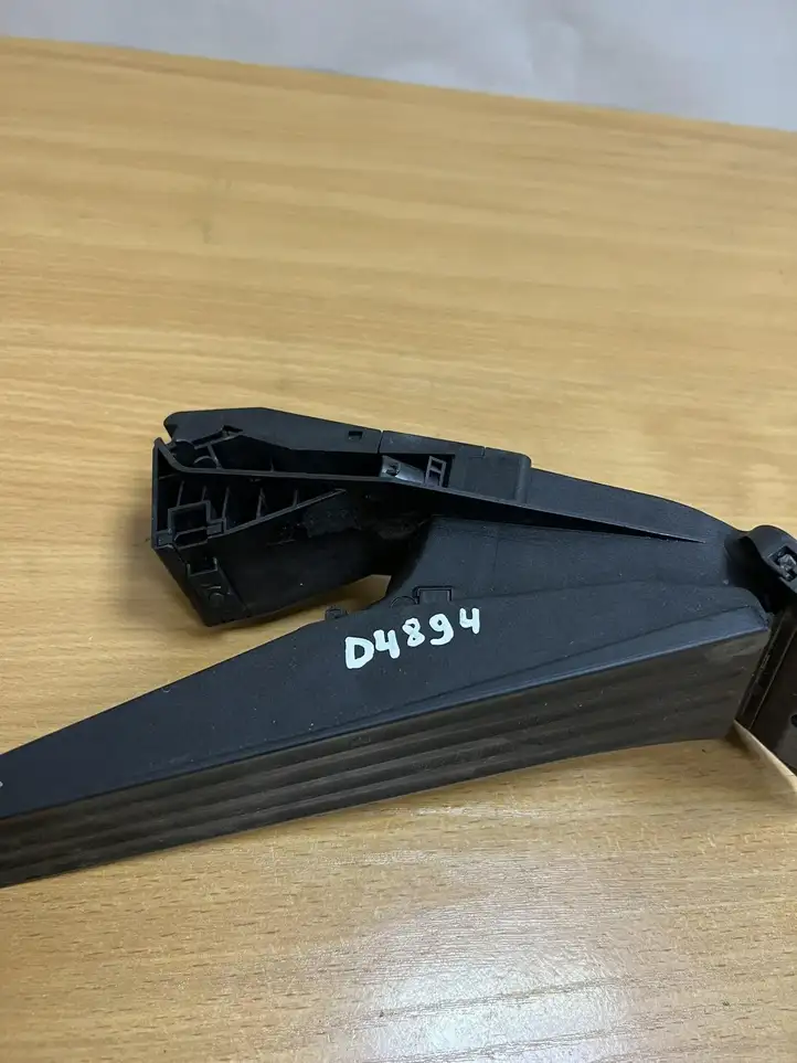 BMW 5 F10 F11 (2009 - 2016) 25916010 Педаль акселератора — фото 2