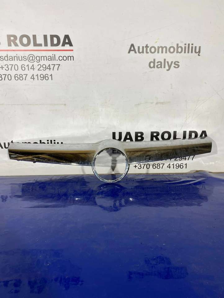 Opel Vectra (2005 - 2009)  13191345 Верхняя решётка