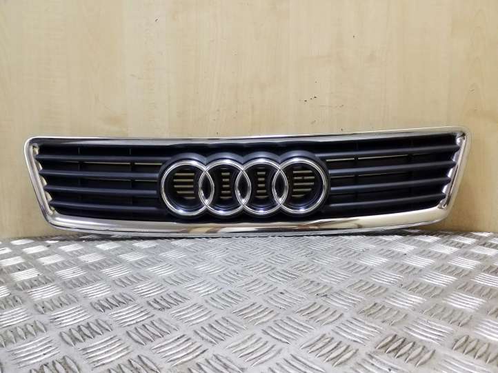 4Z7853651 Audi A6 Allroad C5 Grotelės priekinės