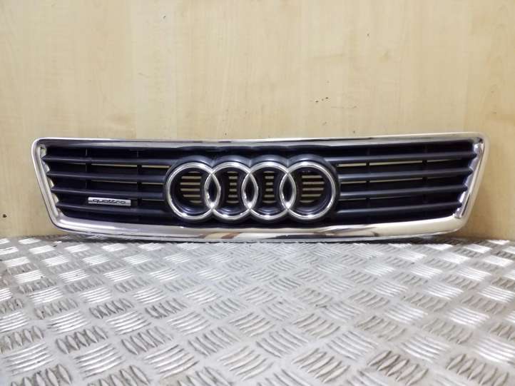 4Z7853651 Audi A6 Allroad C5 Grotelės priekinės