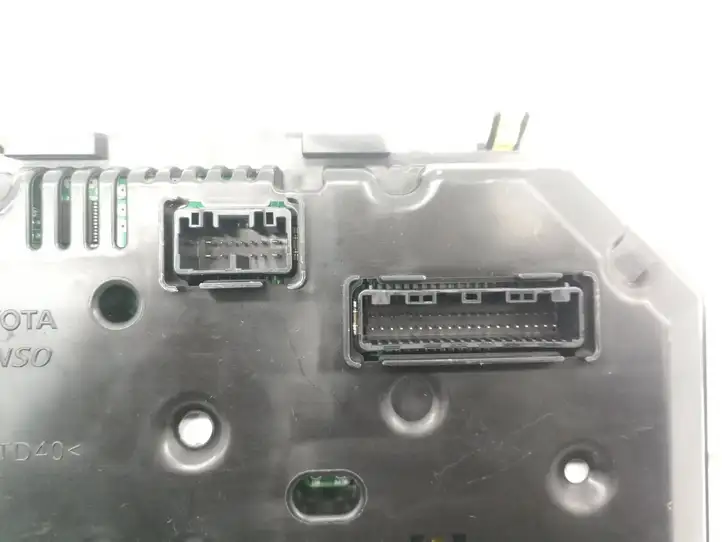 Toyota Yaris (2014 - 2019)   Спидометр (приборный щиток)