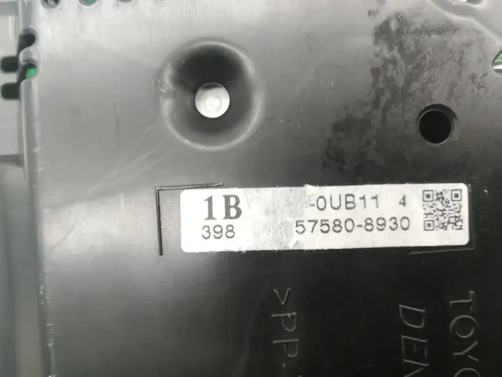 Toyota Yaris (2014 - 2019)   Спидометр (приборный щиток)