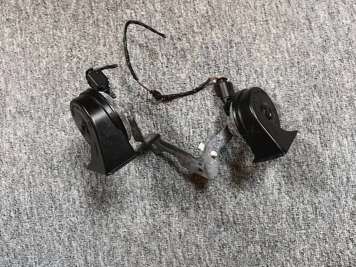 Mini Clubman F54 (2015 - 2019) 61337356772 Кронштейн звукового сигнала — фото 1