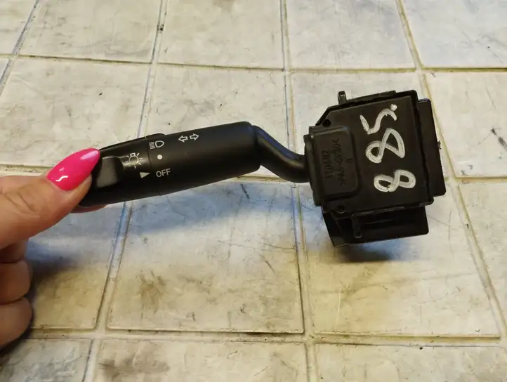 Mazda 5 (2005 - 2010)  17D682 Ручка поворотов/ фонарей