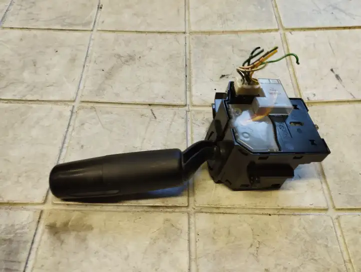 Mazda 5 (2005 - 2010)  17D682 Ручка поворотов/ фонарей