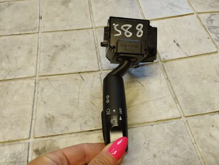 Mazda 5 (2005 - 2010)  17D682 Ручка поворотов/ фонарей