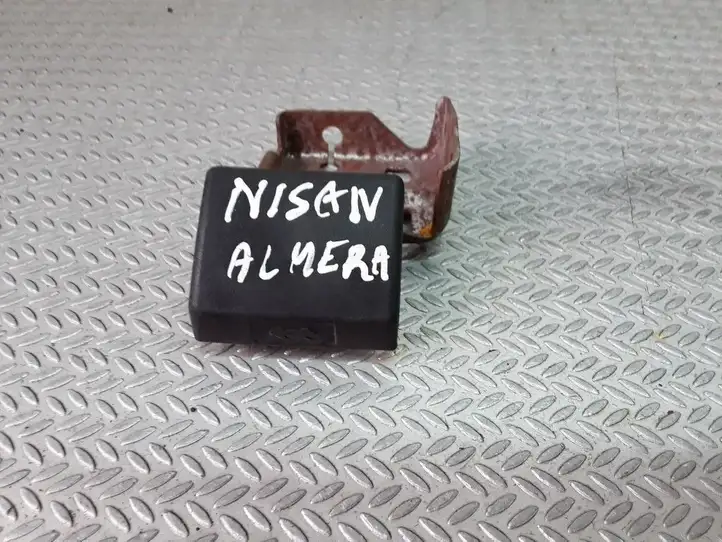 Nissan (2000 - 2006) Ручка открытия капота — фото 1