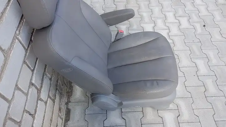 Kia Carnival (2006 - 2014) Переднее сиденье пассажира — фото 3