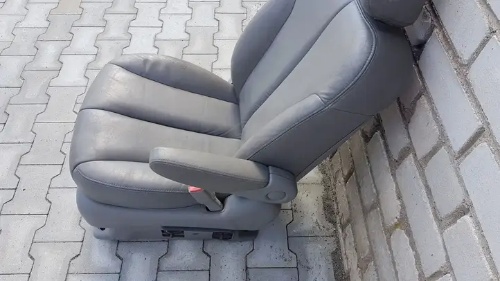 Kia Carnival (2006 - 2014) Переднее сиденье пассажира — фото 6