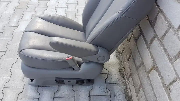 Kia Carnival (2006 - 2014) Переднее сиденье пассажира — фото 7