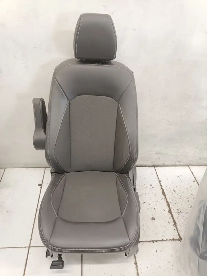 Ford Ecosport (2013 - 2018) Переднее сиденье водителя — фото 1