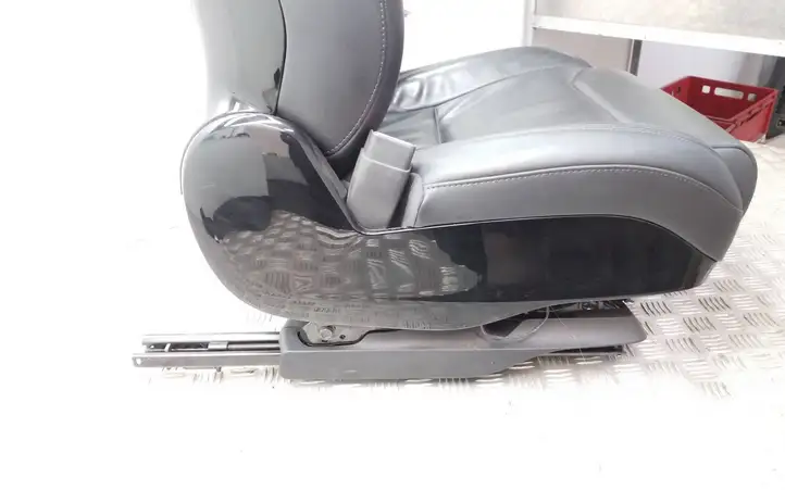 Tesla Model X (2015 - 2021) Переднее сиденье водителя — фото 13