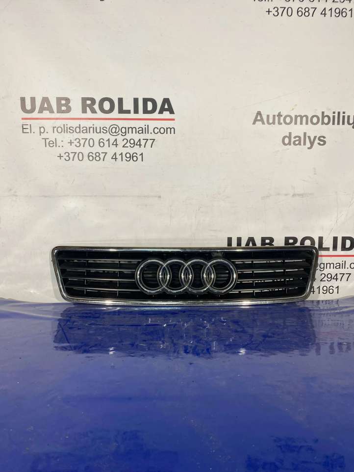 4B0853651A Audi A6 S6 C5 4B Grotelės priekinės