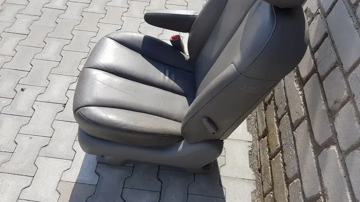 Kia Carnival (2006 - 2014) Переднее сиденье водителя — фото 6