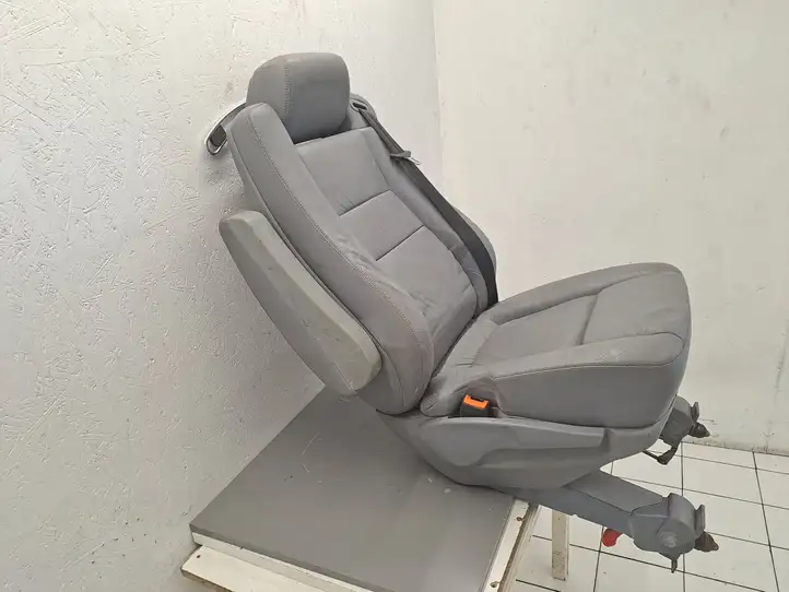 Mercedes-Benz Vito Viano W638 (1996 - 2003) Переднее сиденье водителя — фото 2