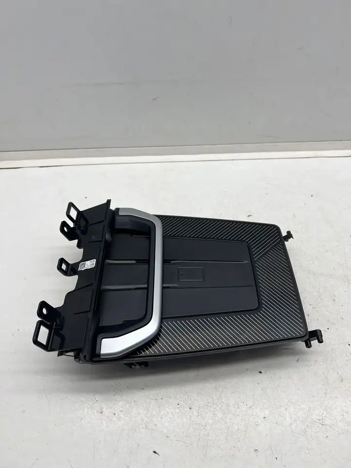 BMW X1 U11 (2022 - ) 84105A85F48 Модуль беспроводной зарядки — фото 2