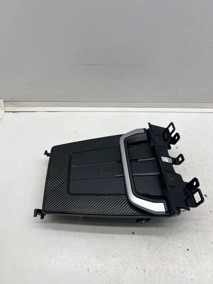 BMW X1 U11 (2022 - ) 84105A85F48 Модуль беспроводной зарядки — фото 3
