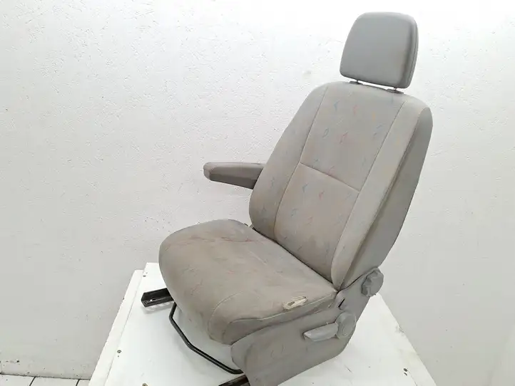 Volkswagen Crafter (2006 - 2016) A9069700230 Переднее сиденье водителя — фото 1