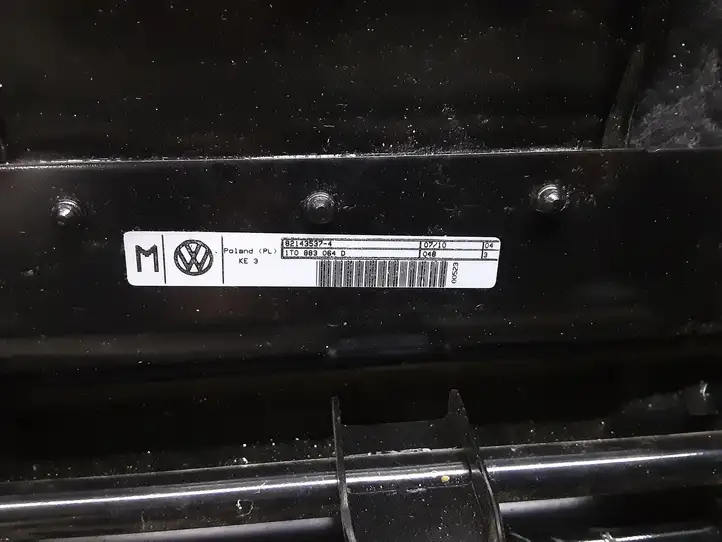 Volkswagen Touran I (2003 - 2010) 1T0883064D Заднее сиденье — фото 3
