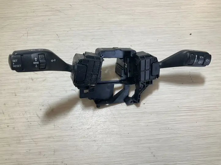 Ford Kuga I (2008 - 2012)  6475AE Комплект ручек