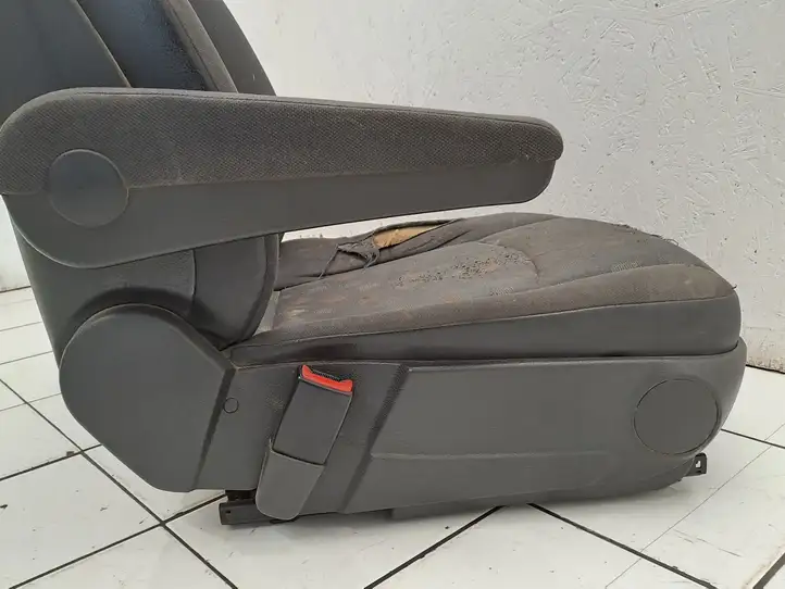 Mercedes-Benz Vito Viano W639 (2003 - 2010) Переднее сиденье водителя — фото 6