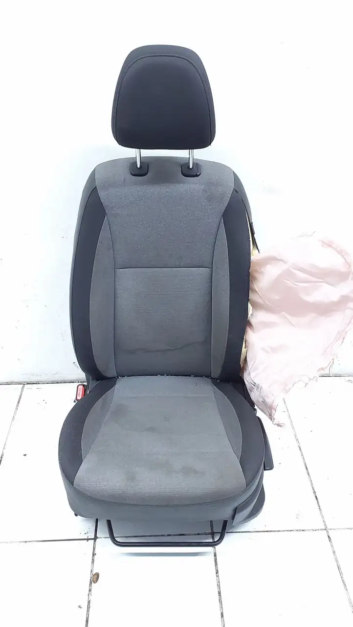 Hyundai i20 (GB IB) (2014 - 2018) 88501GB520 Переднее сиденье водителя — фото 1